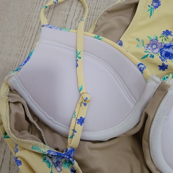 NWT We Wore What Golden Hour Floral One Piece Swimsuit in Soft Yellow and Blue L - Picture 7 of 11